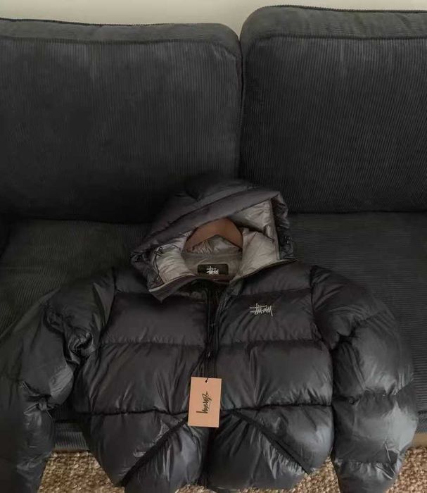 Kurtka puchowa Stussy – miejski klimat.