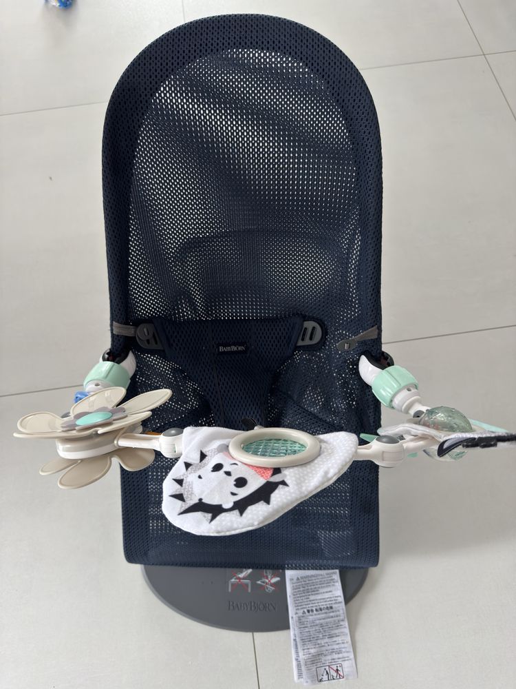Lezaczek babybjorn jam nowy granatowy