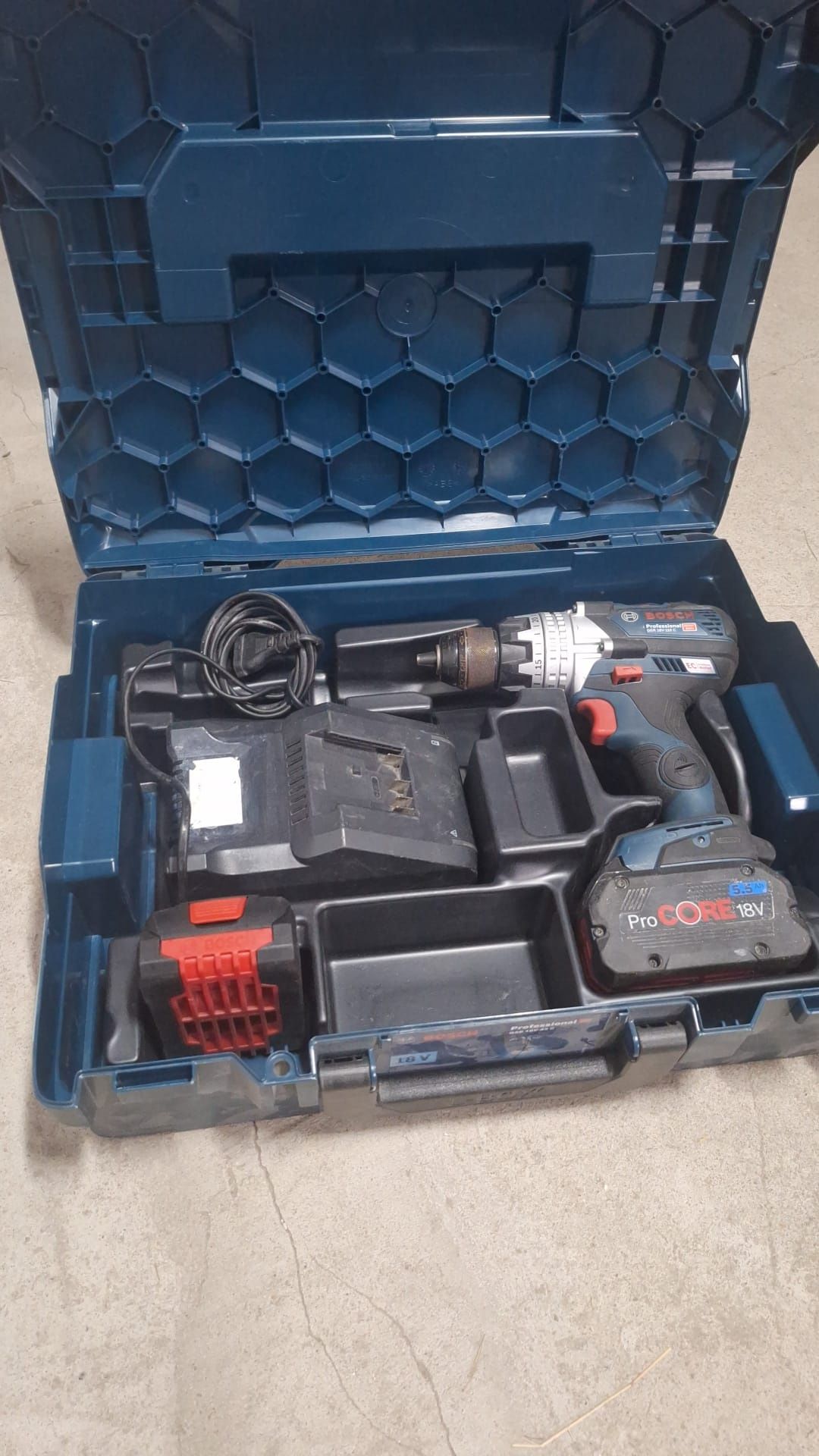 Zestaw Wkrętarka akumulatorowa Bosch GSR 18V-110C. 110Nm