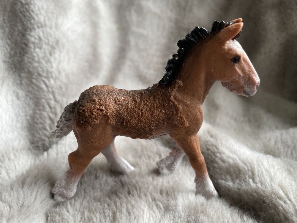 Figurka źrebak Schleich