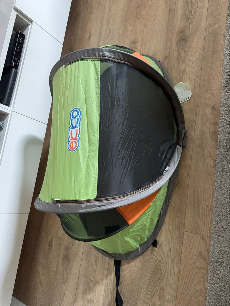 Cama de viagem como nova