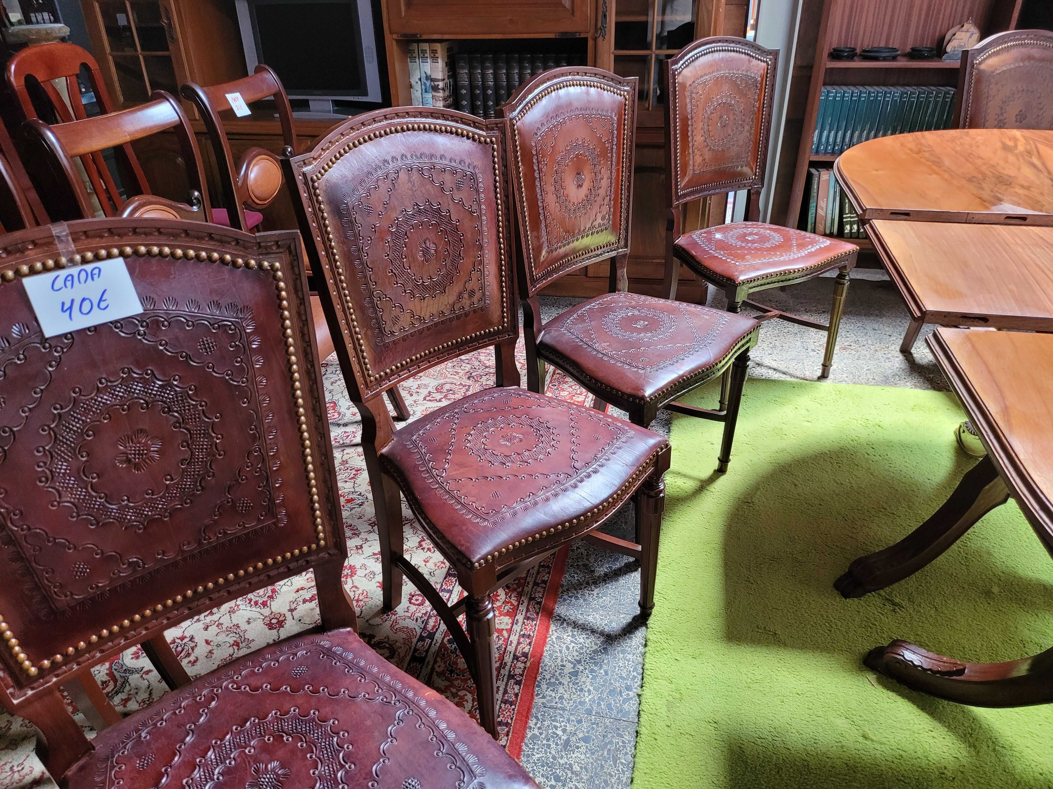 Cadeiras de sala em madeira maciça e couro - Bom estado geral - Valor