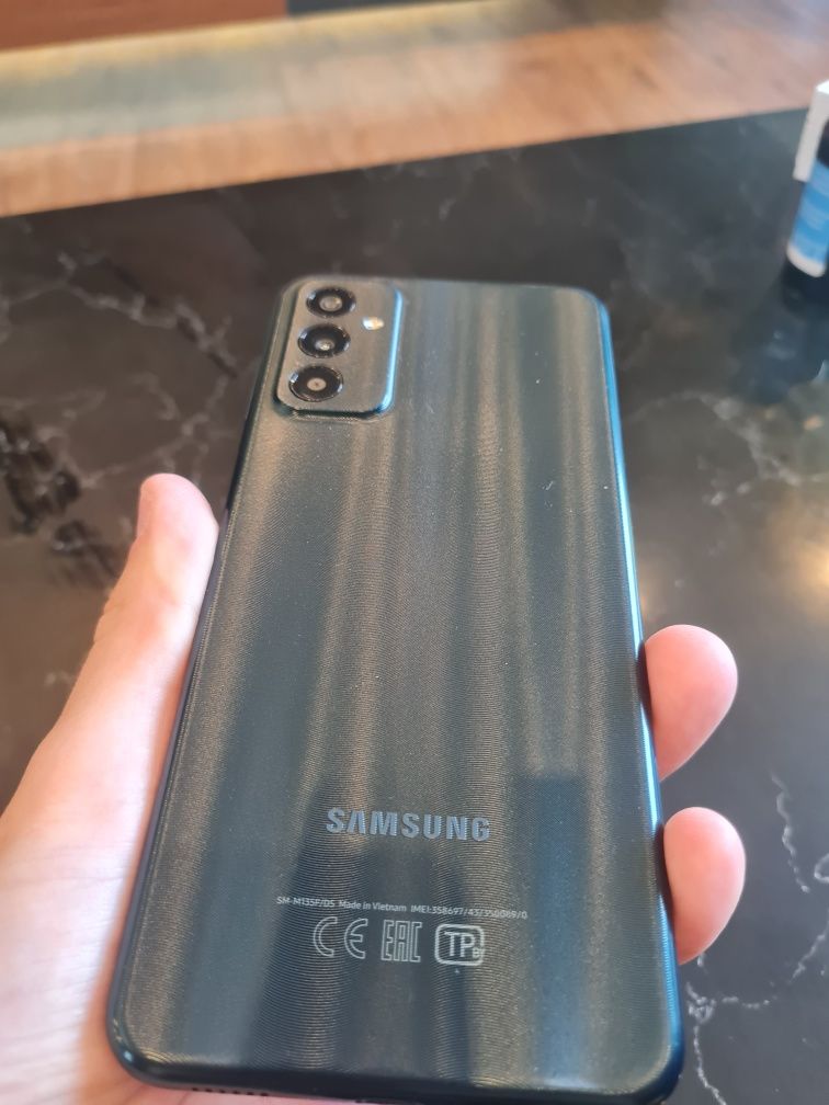 Samsung M13 зелений