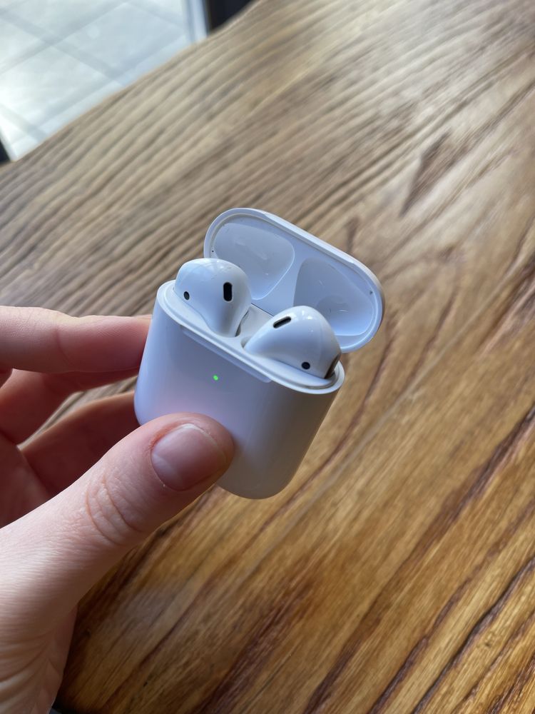 Airpods вживані в новому стані