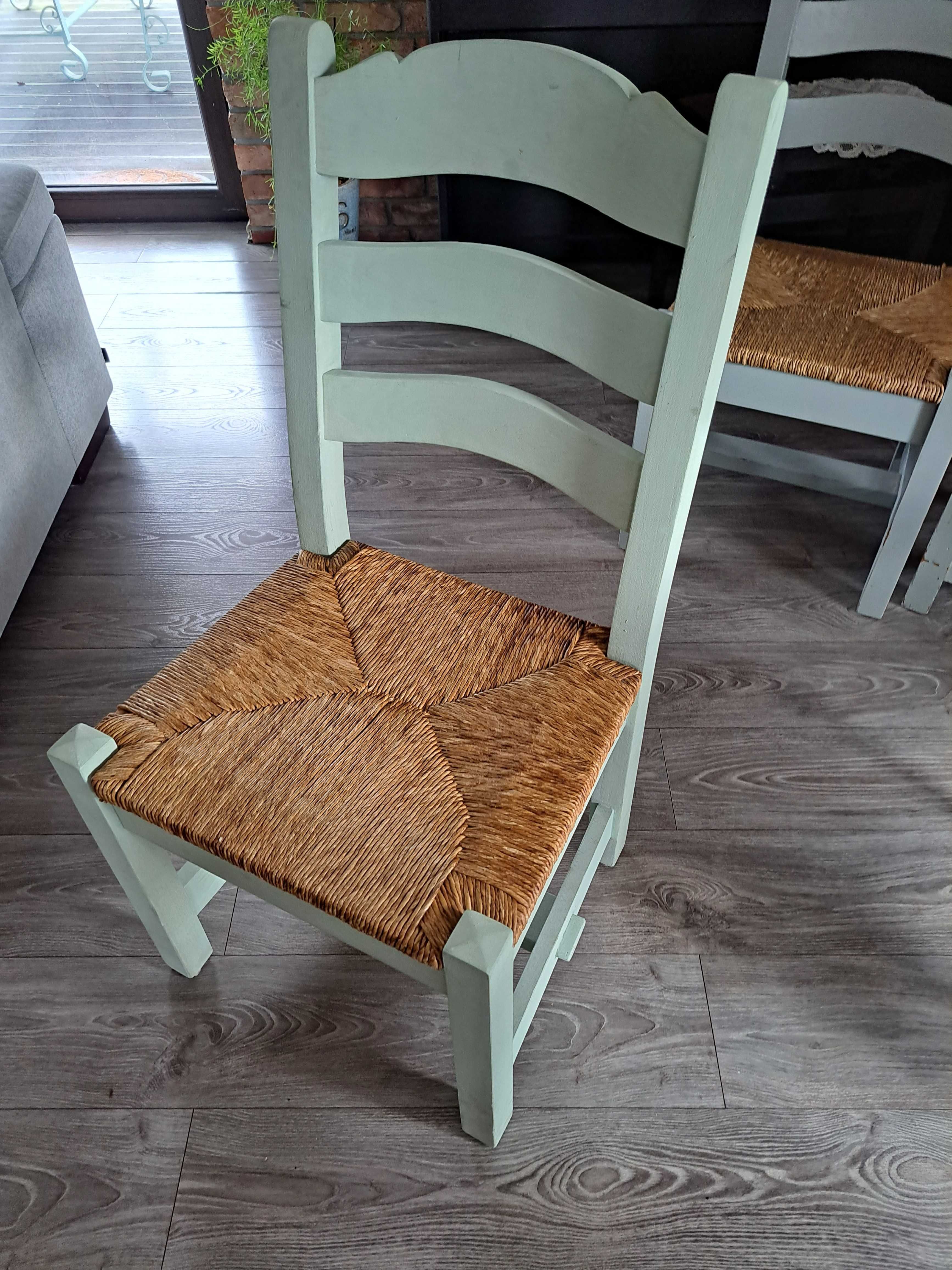 Krzesła drewniane. Do jadalni lub w inne miejsce.