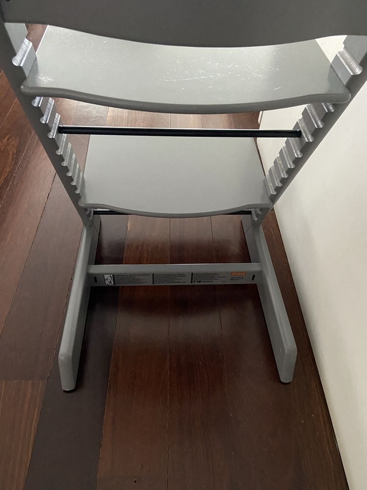 Cadeira evolutiva Stokke Tripp Trapp com acessorios