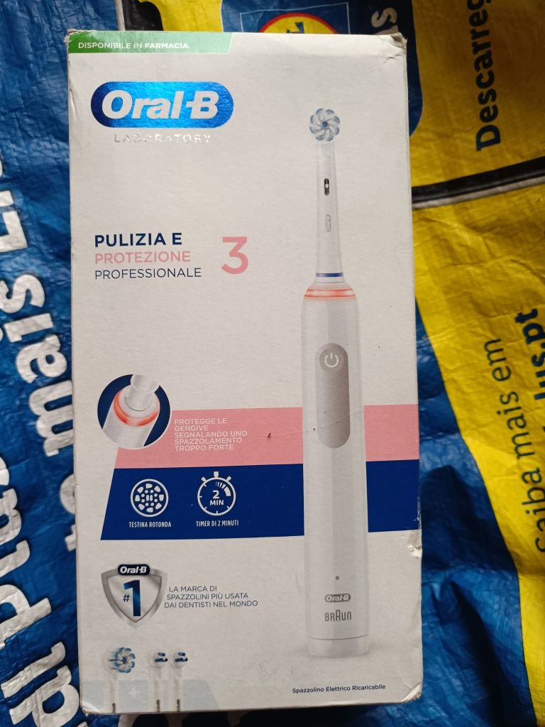 escova de dentes elétrica  oral B