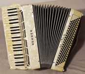 Akordeon Hohner Regina VI damski 120