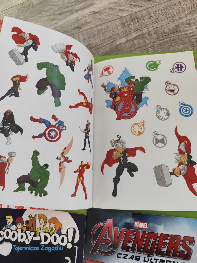 Zestaw nowe 10 sztuk kolorowanki z naklejkami łamigłówki Avengers Cars
