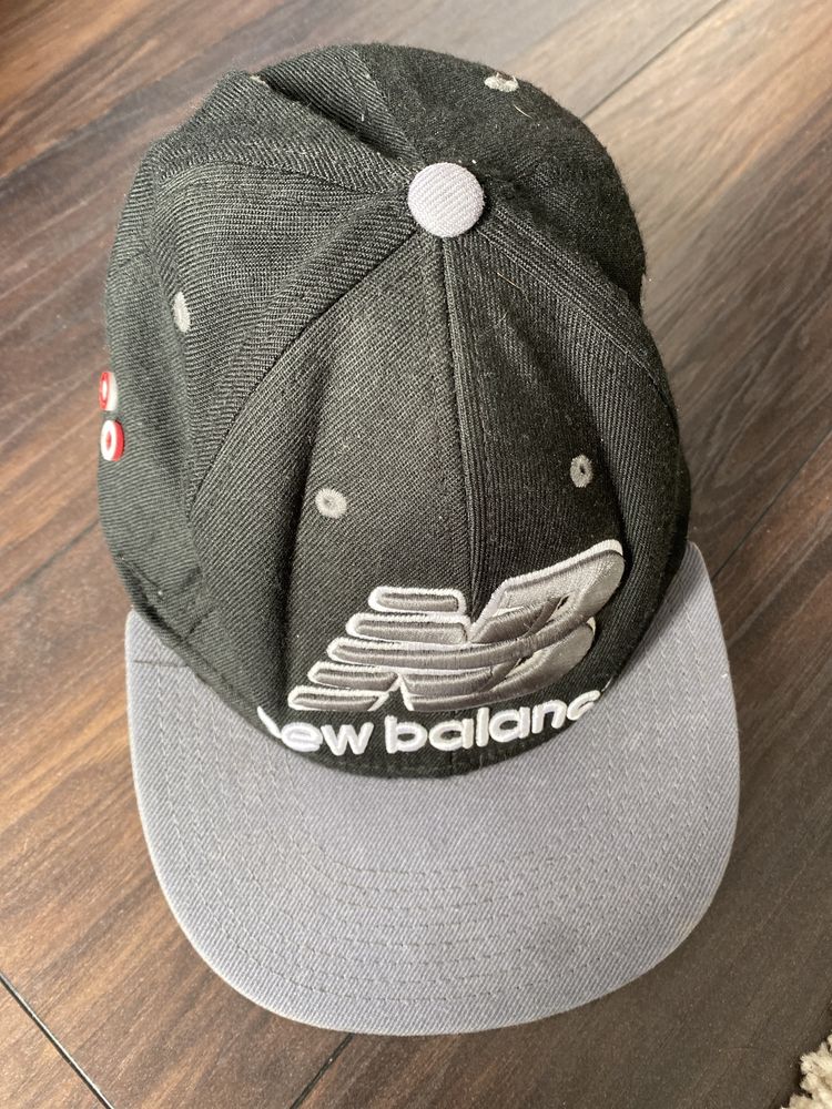 Używana czapka z prostym daszkiem new balance