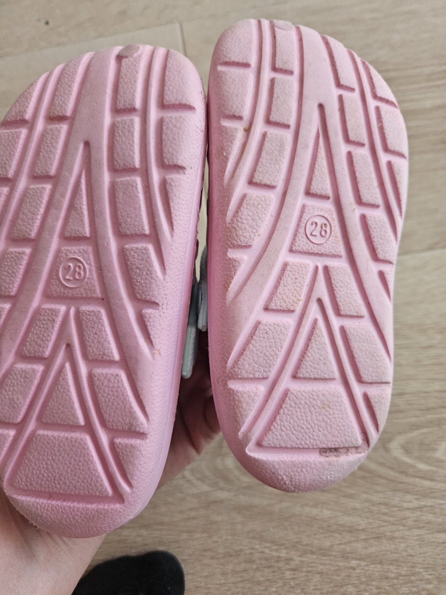 Chodaki klapki kąpielowe deichmann r.28