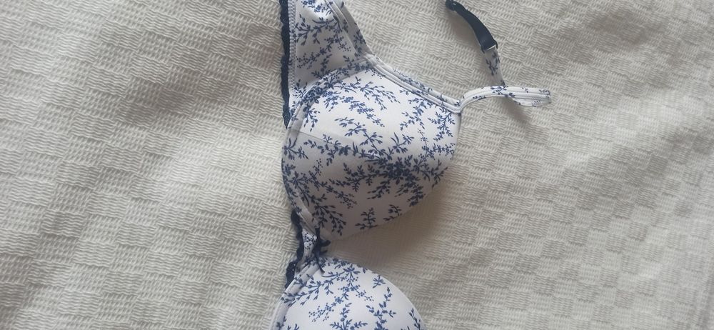 Stanik 75A biały z granatowymi zdobieniami