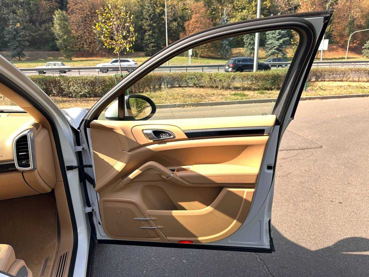 Продаю свій Porsche Cayenne 2014, бензин, об'єм двигуна 3.6 пробіг 146