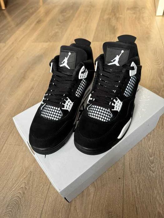 Buty meskie Mokasyny Nike_Air_Jordan_4_Retro_White_Thunder R.40