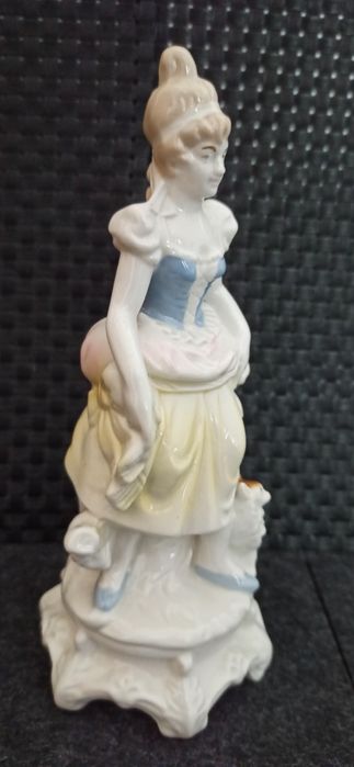 Porcelana Lippelsdorf  Gräfenthal Figurka Kobiety z Psem