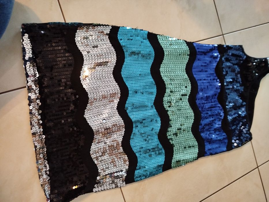 Sukienka młodzieżowa na jedno ramię