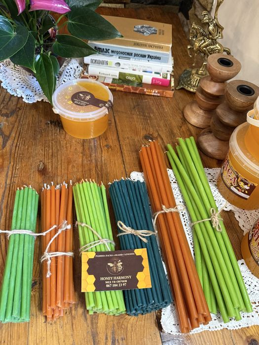 Свічки із натурального воску крафт кольорові, з травами.