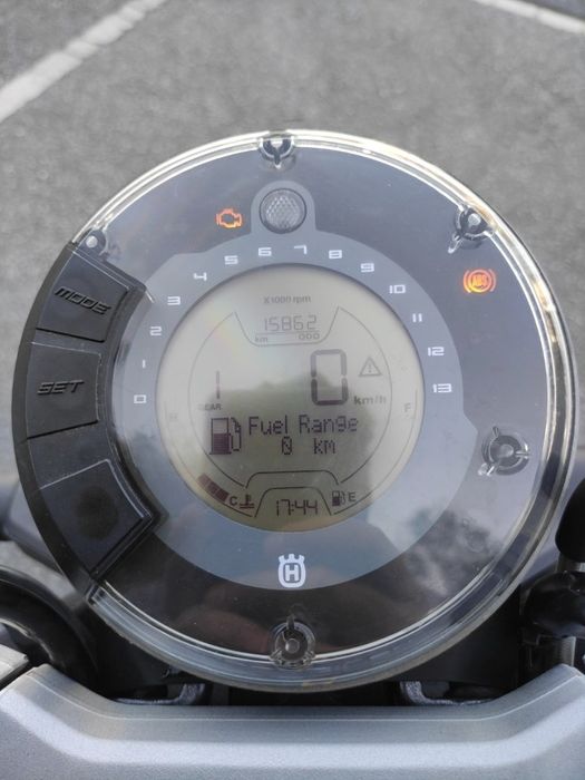 Husqvarna Svartpilen 401