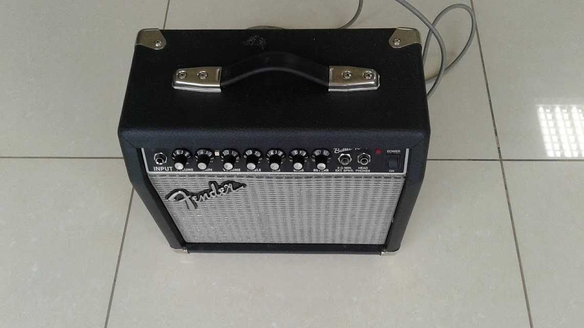 Продам комбик Fender Bullet Reverb15R.Made In Mexico.Хорошее состояние