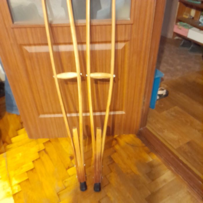 Продам костыли 1000 грн