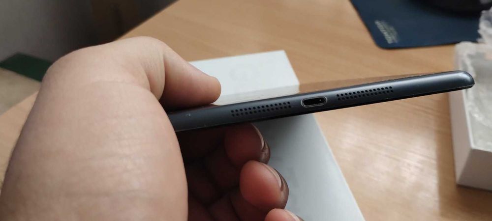 Планшет 7.9" Apple A1432 iPad mini 16GB