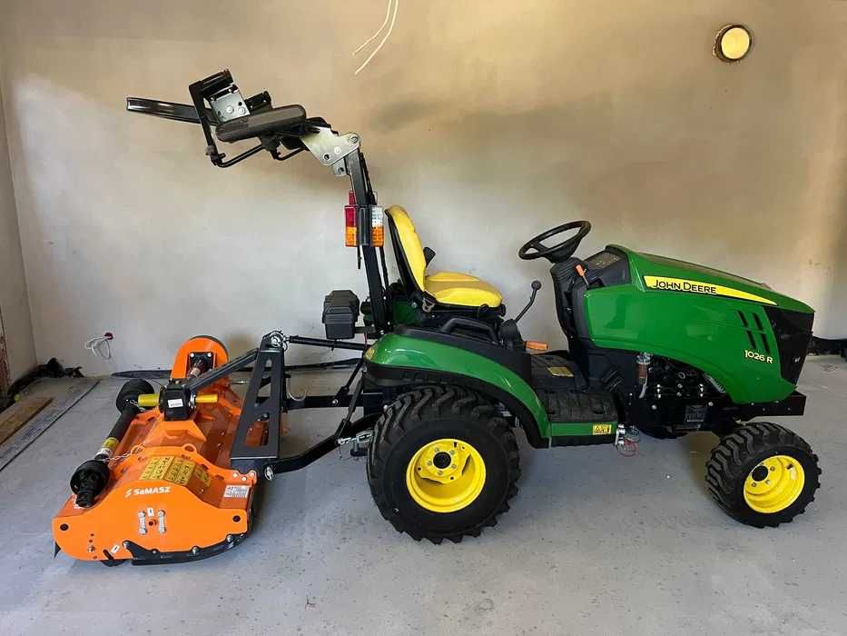 John Deere 1026 z kosiarką bijakową WYNAJEM