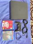 Playstation 4 - 1 comando + 2 jogos ( unico dono )