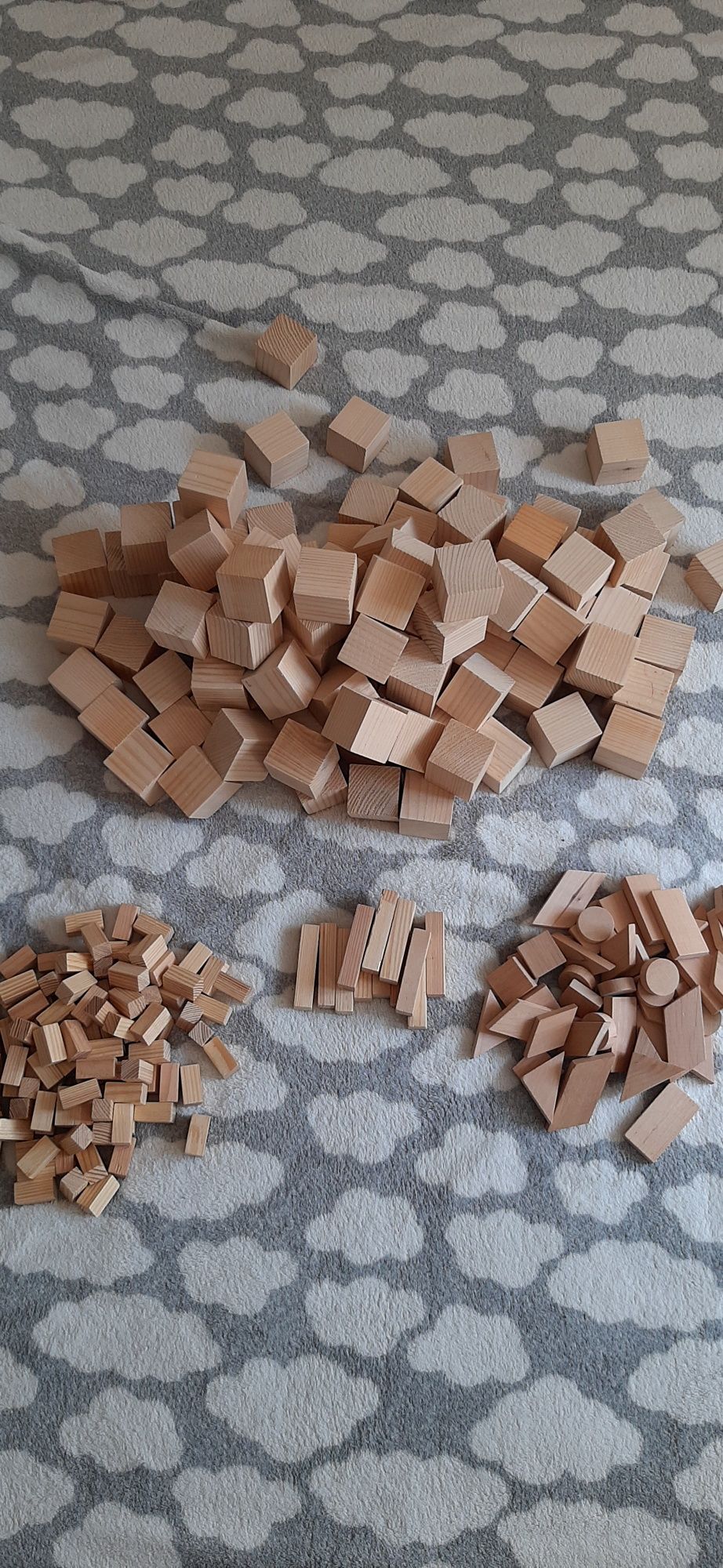 Большой набор деревянных кубиков .