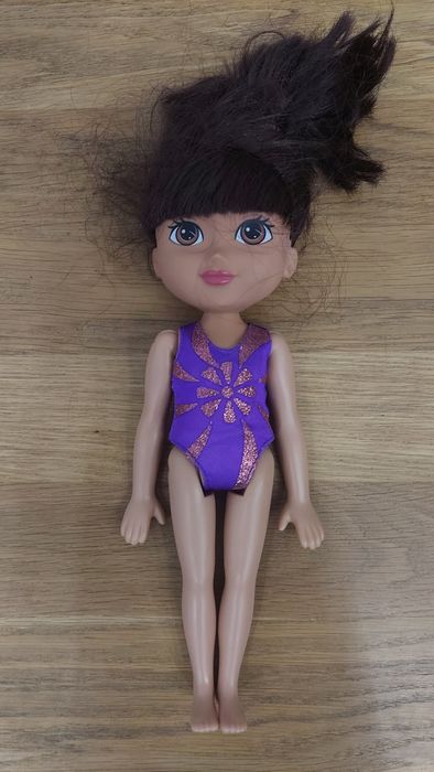 Lalka Dora gimnastyczka mówiąca polski i angielski Fisher Price