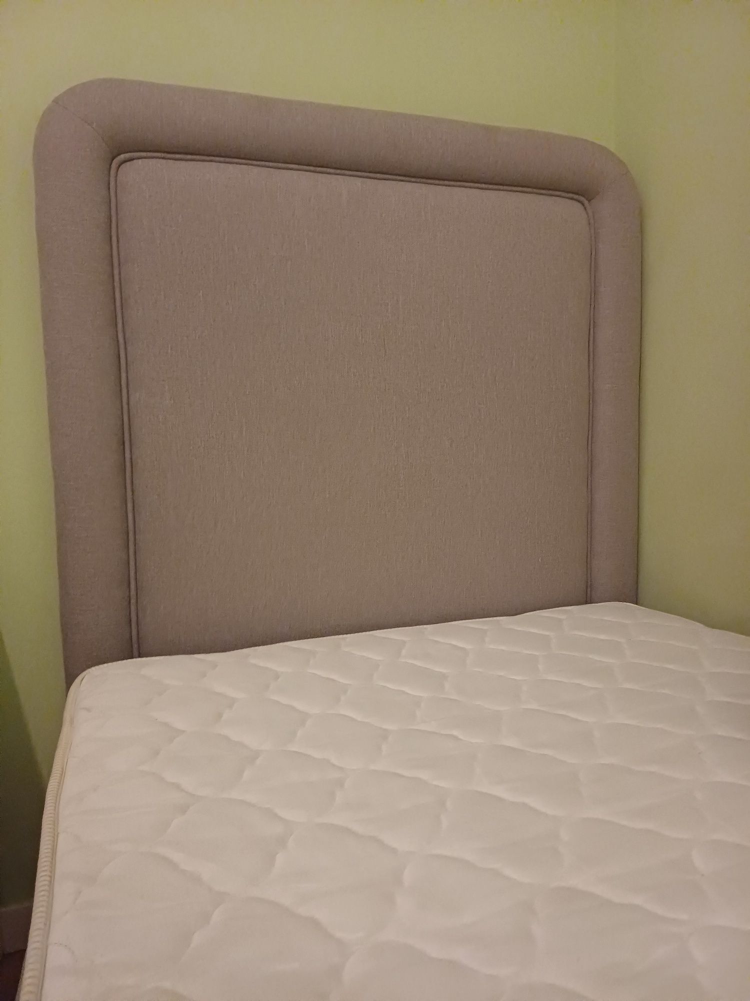 Cama dupla de solteiro