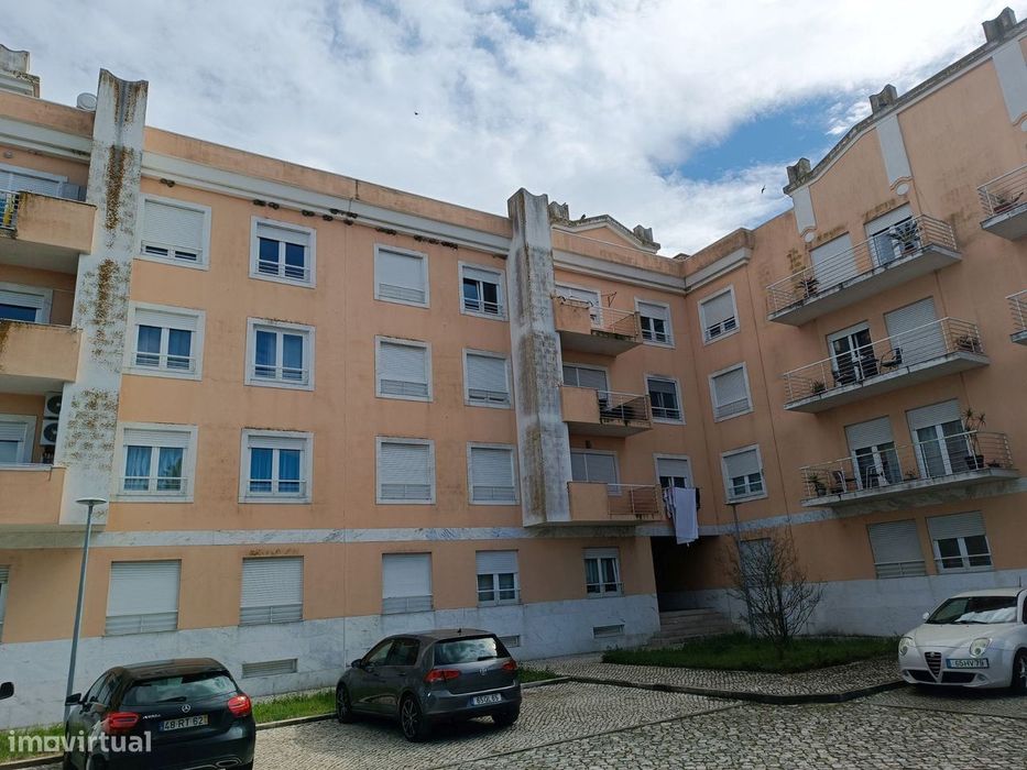 Apartamento T3 com lugar de Parqueamento e arrecadação em condomini...