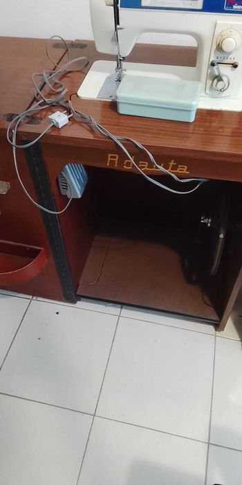 Máquina de costura adauta