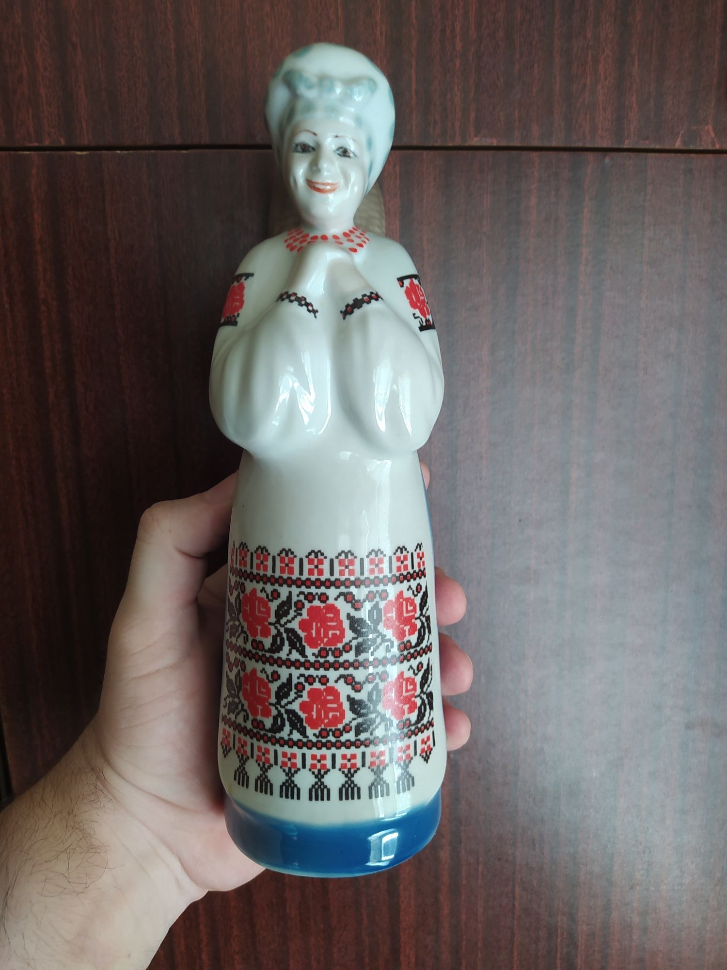 Статуэтка-бутылка-штоф Украинка
