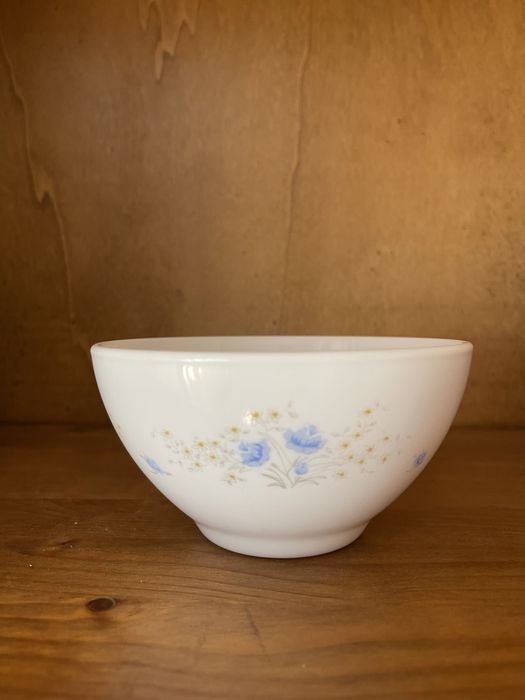 Taça antiga decorada