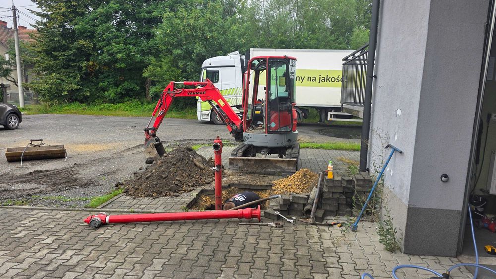 Usługi koparką 2,5t Wiertnica, transport 8t.