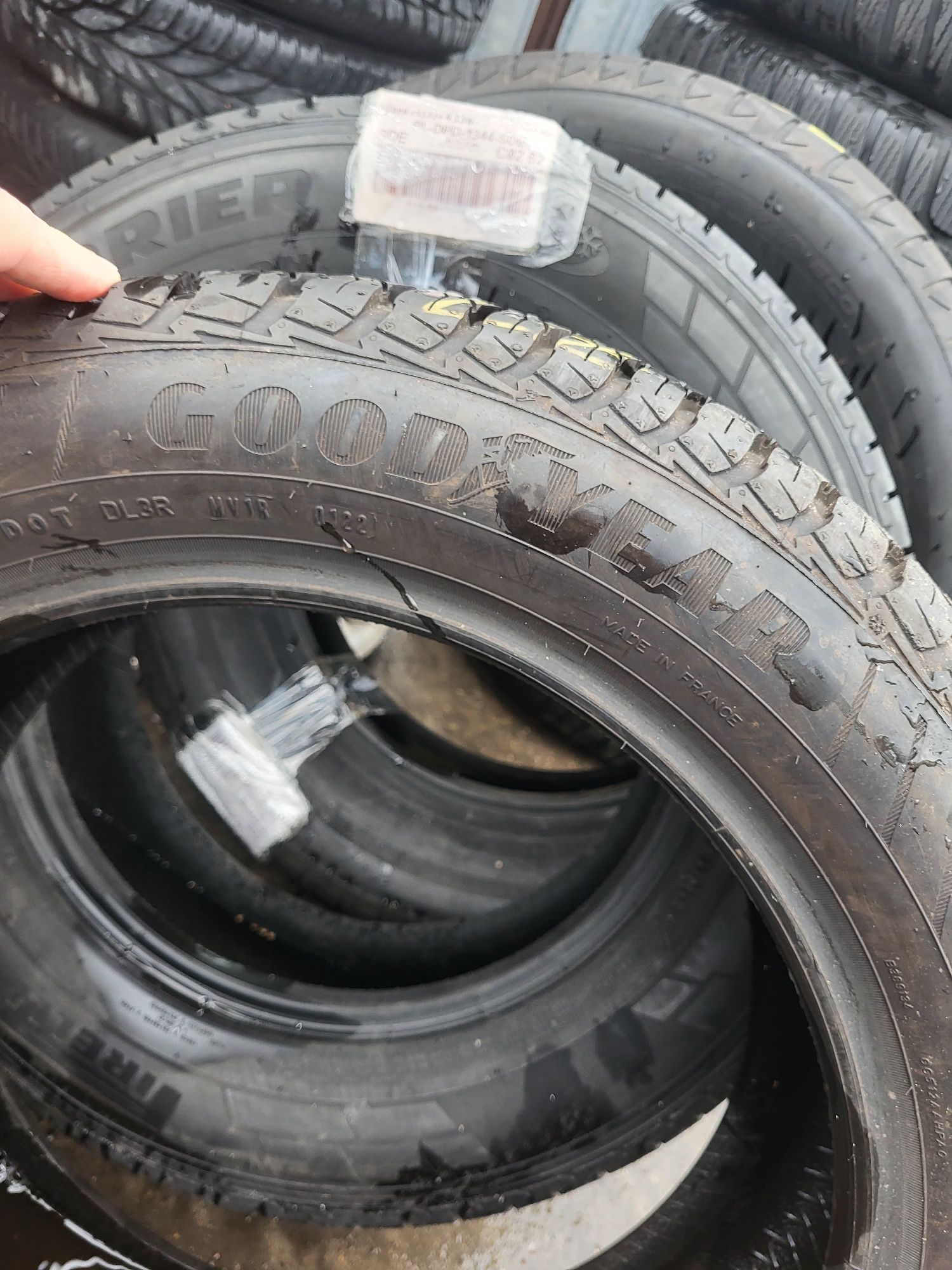 Sprzedam parę opon wielosezonowych Goodyear 215 55r17