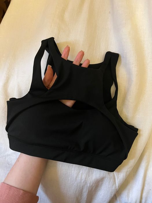 Спортивний топ зі змінними чашечками