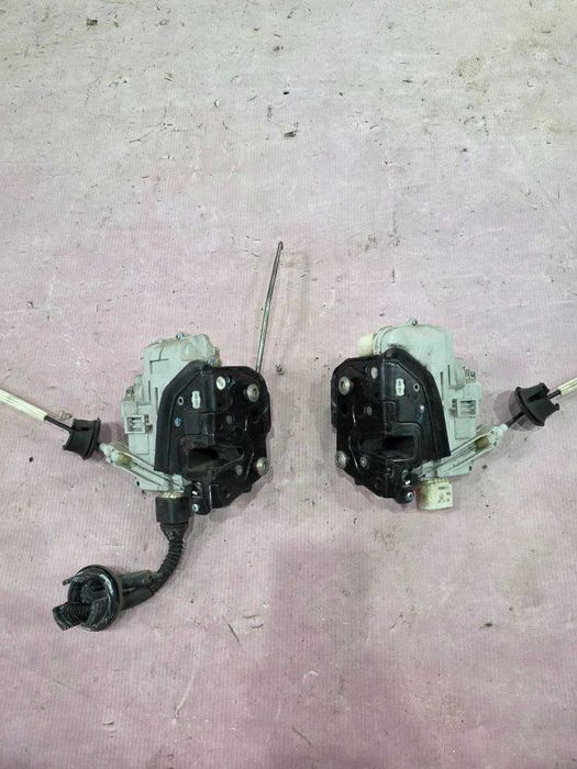 Замок передній Audi A6 C6 (лівий\правий) Ауді А6 С6 дверей