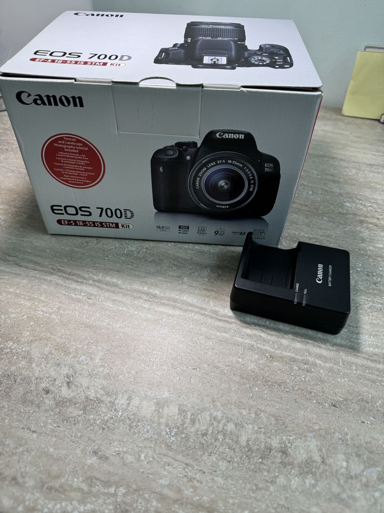 Фотоаппарат Canon EOS 700D