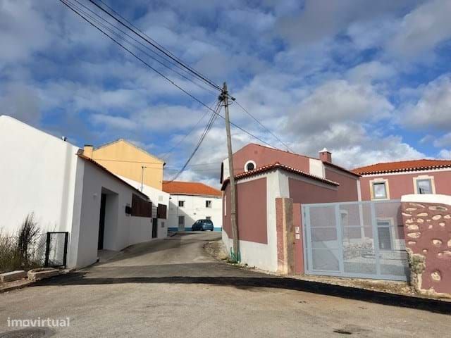 Moradia T2 com Pátio em Pero Pinheiro