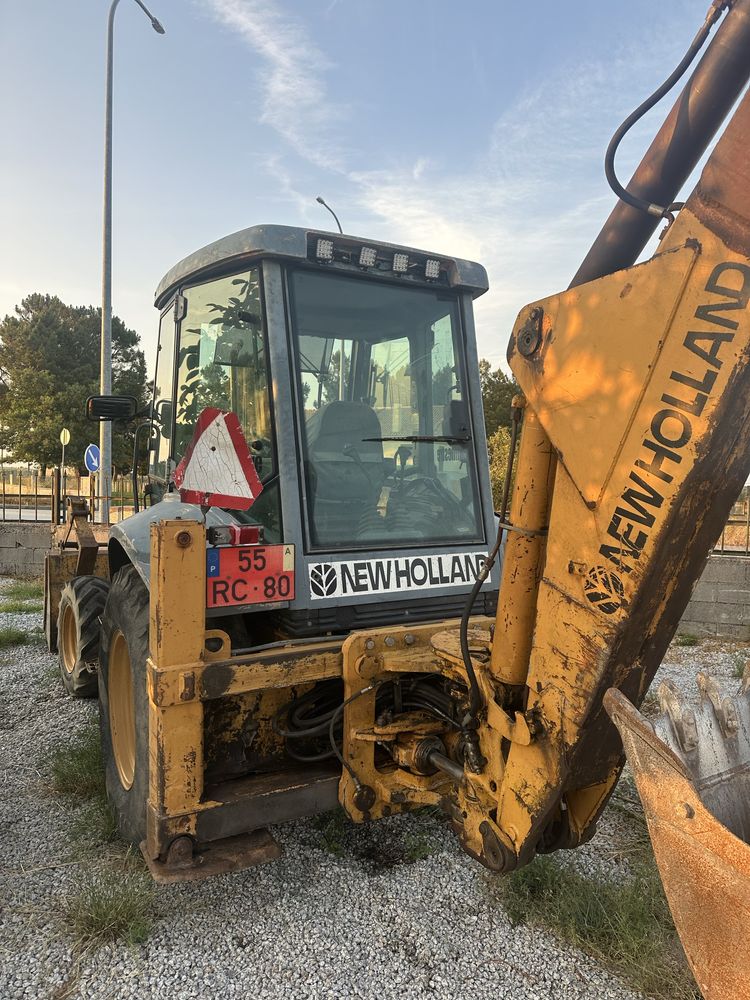Retroescavadora new holland nh85
