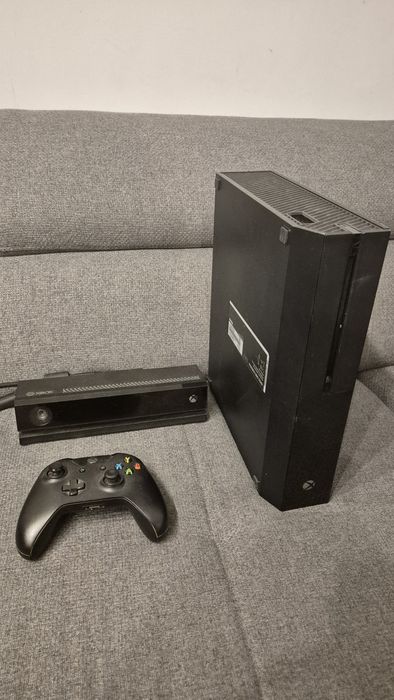 Xbox one 1tb + kinect + 2 pady + okablowanie