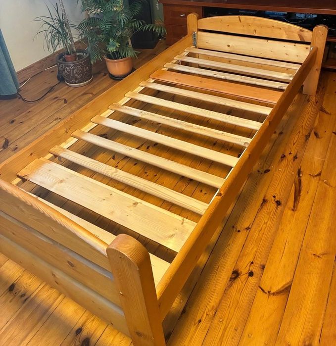Łóżko sosnowe 90 cm z szufladą