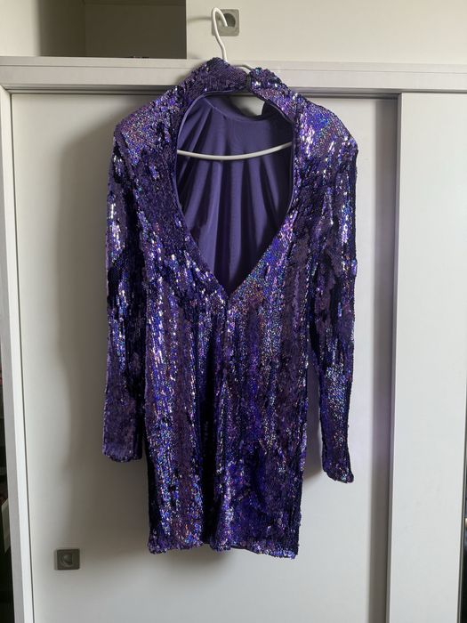 Vestido curto de festa aberto atras