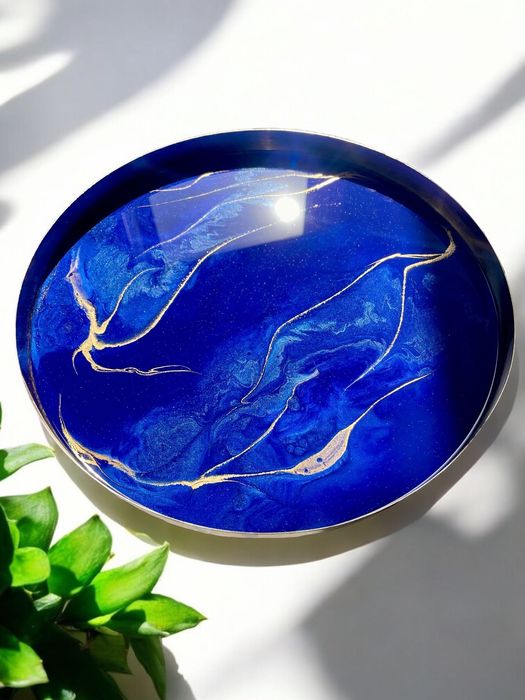 Złota Taca z Granatową Żywicą Epoksydową - odcienie szafiru i złota