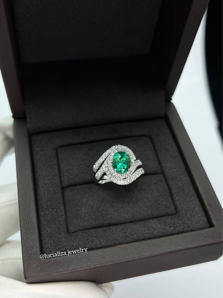 Золотое Кольцо с изумрудом 2.04ct и бриллиантами 0.84ct
