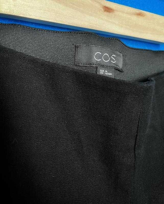 Брюки от бренда cos