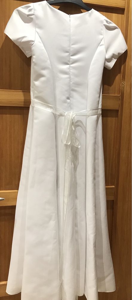 Alba - Piękna sukienka komunijna w rozmiarze 146.