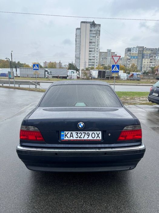 Bmw 7-series V8