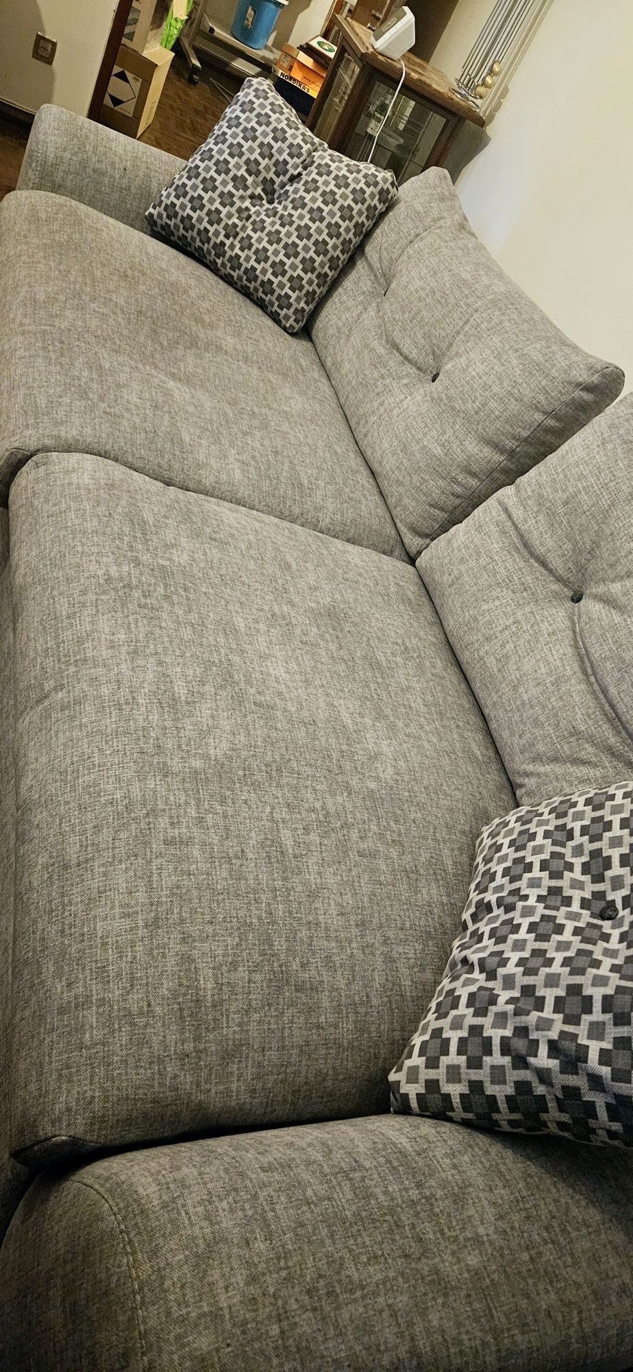 Sofá novo cinzento